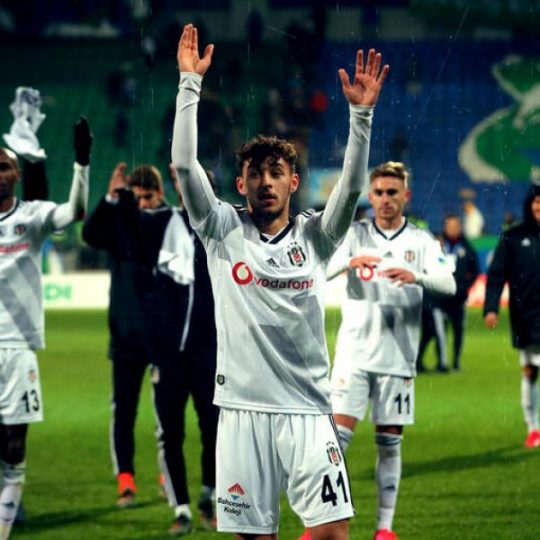 Beşiktaş 5 genç isimle sözleşme imzalayacak