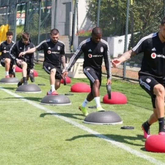 Beşiktaşlı futbolculara yine koronavirüs testi yapılacak