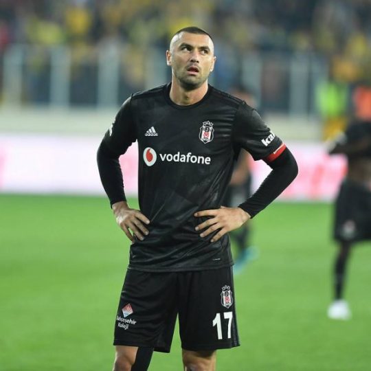 Burak Yılmaz koronavirüse yakalandı