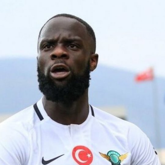 Elvis Manu, hangi takıma gitse küme düşüyor