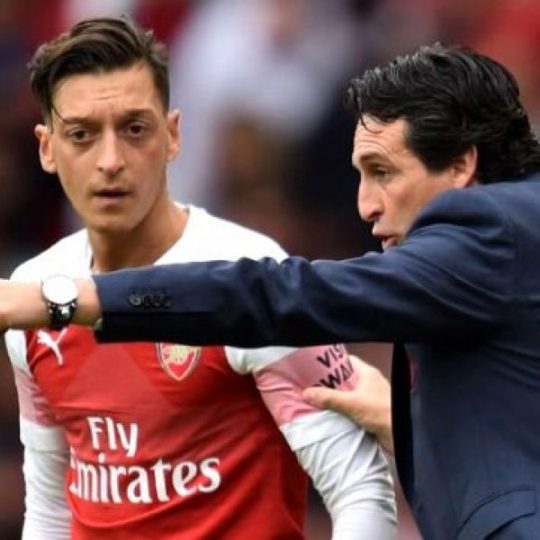 Emery: Mesut Özil’in kaptan olmasını futbolcular istemedi