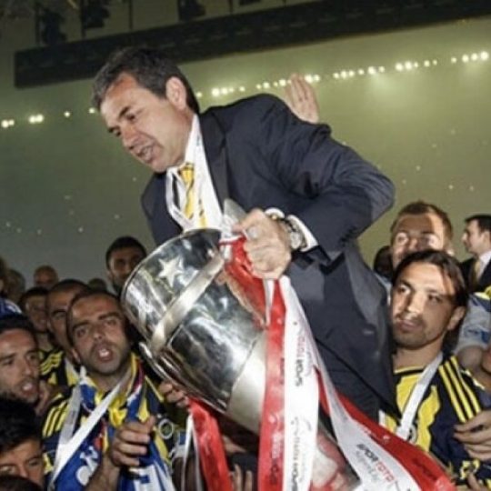 Fenerbahçe ve Trabzonspor’dan 2010-2011 paylaşımları