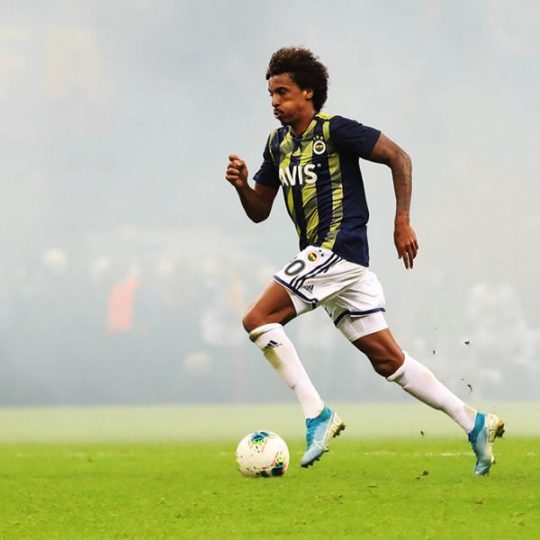 Fenerbahçe’de yeni kaptan Gustavo oldu