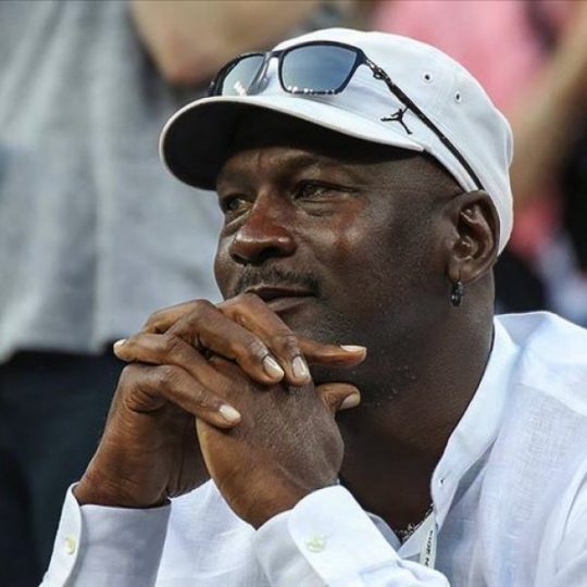 Michael Jordan’ın ayakkabıları 560 bin dolara satıldı