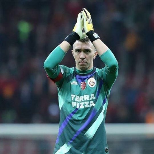 Muslera: Galatasaray’da kalmak istiyorum