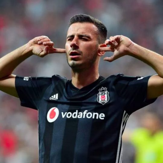 Oğuzhan Özyakup maaşında indirime gidiyor