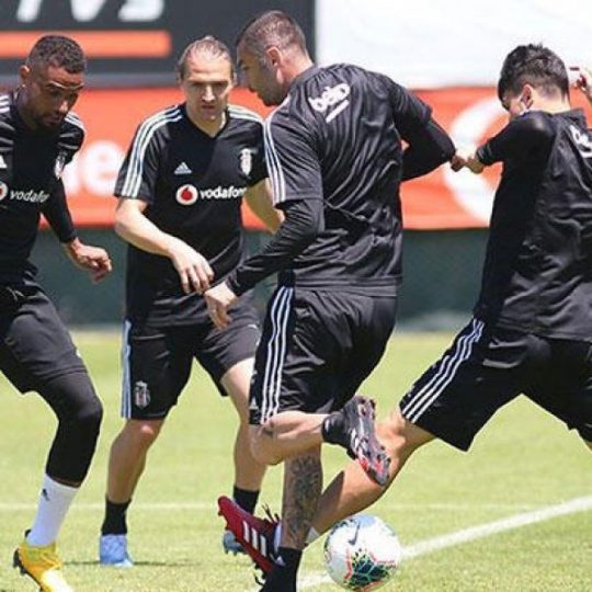 Beşiktaş, kondisyon ve taktik çalıştı