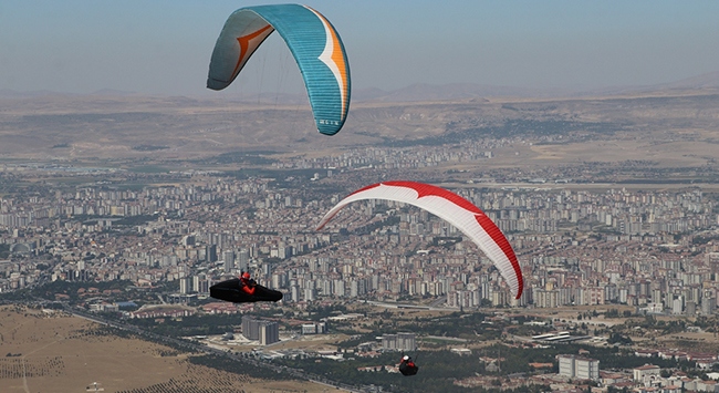 Ali Dağı Yamaç Paraşütü Türkiye Mesafe Şampiyonası başladı