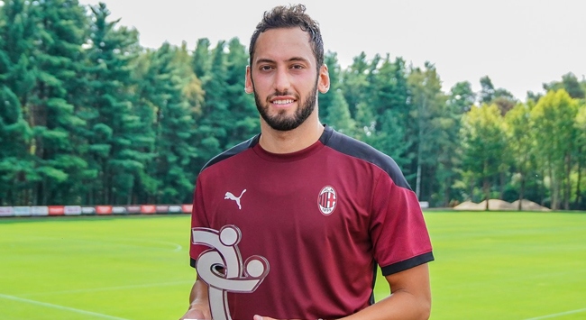 Hakan Çalhanoğlu temmuz ayının en iyi oyuncusu seçildi