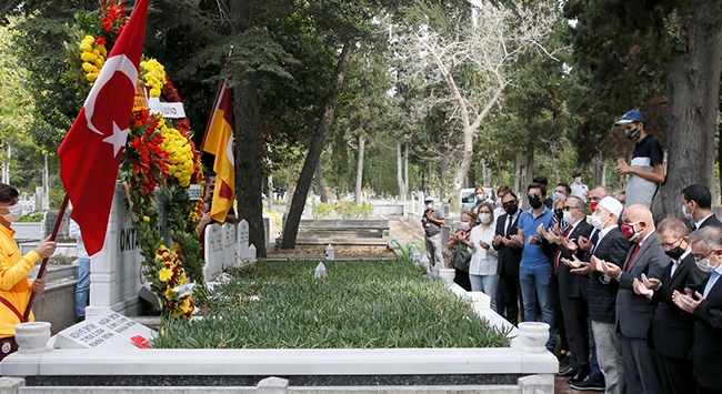 Metin Oktay kabri başında anıldı