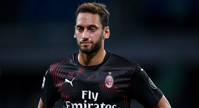 Milan’da Hakan Çalhanoğlu ilk maçta en iyi seçildi