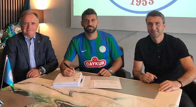 Selim Ay Rizespor’a imza attı