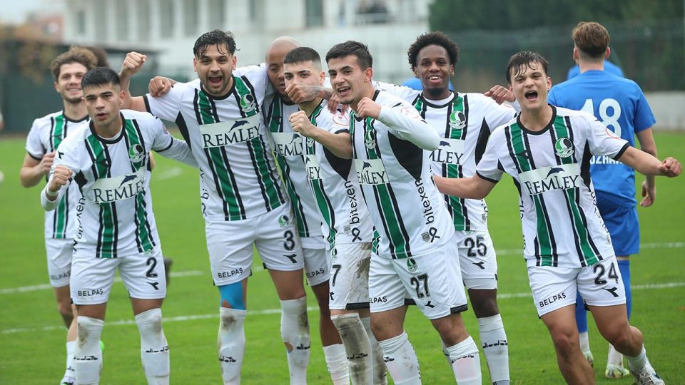 Sakaryaspor geçen sezonu “geride” bıraktı