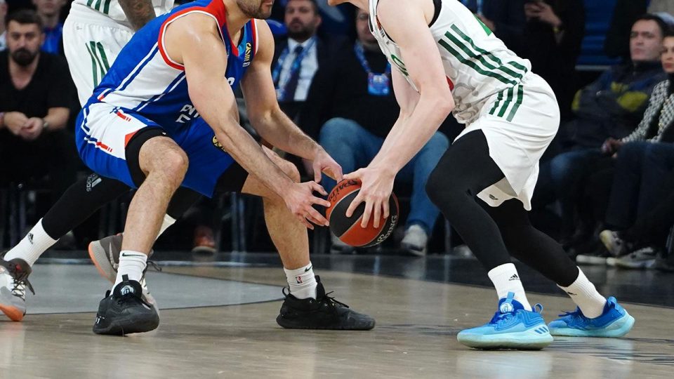 Anadolu Efes Yunanistan deplasmanında