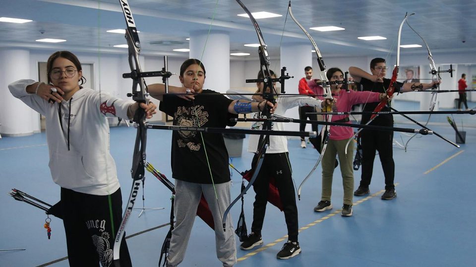 Elazığ’da sporcular Mete Gazoz gibi şampiyon olmanın hedefiyle yay çekiyor