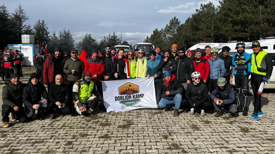 Eskişehirli 22 bisikletli şehitleri anmak için 85 kilometre yol kat ettiler