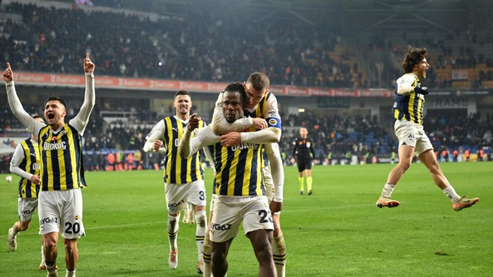 Fenerbahçe RAMS Başakşehir’i son dakikada geçti