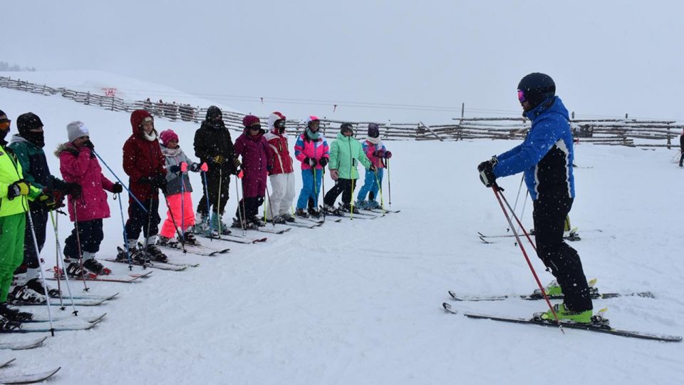 Gümüşhane’de öğrencilere ücretsiz kayak eğitimi