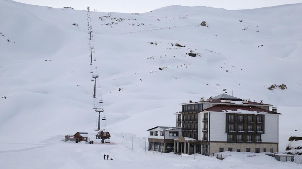 Hakkari’deki Merga Bütan Kayak Merkezi misafirlerini ağırlamaya başladı