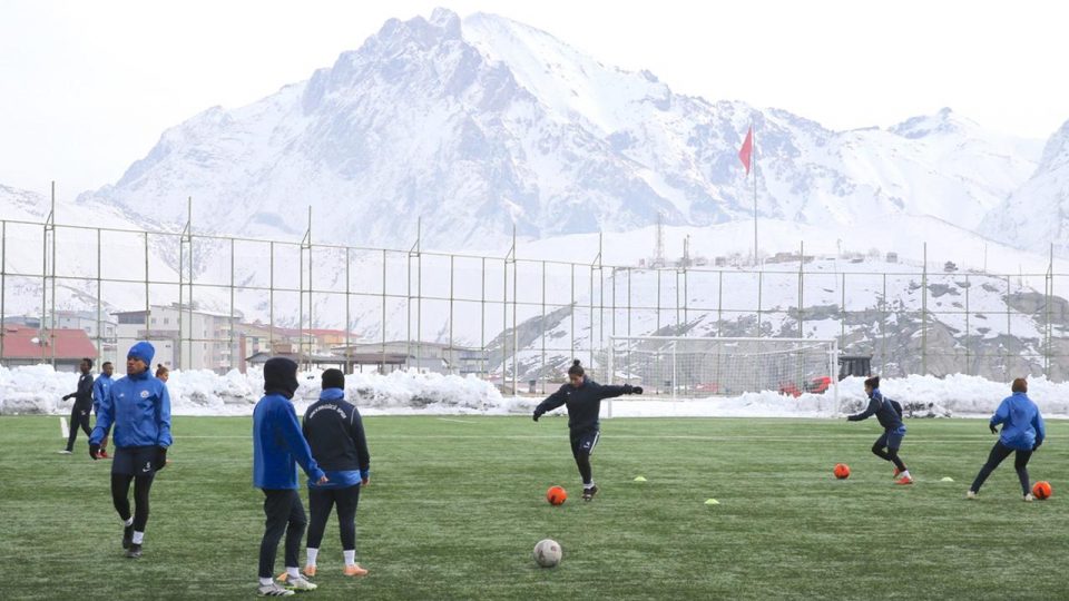 Kadrosunu güçlendiren Hakkarigücü üst sıraları hedefliyor