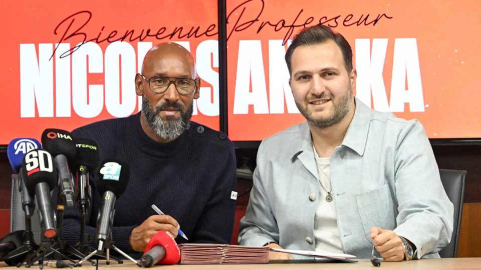 Ümraniyespor Nicolas Anelka ile bir yıllık sözleşme imzaladı