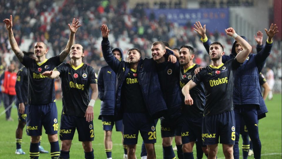 Fenerbahçe deplasmanda yenilmezlik serisini 12 maça çıkardı