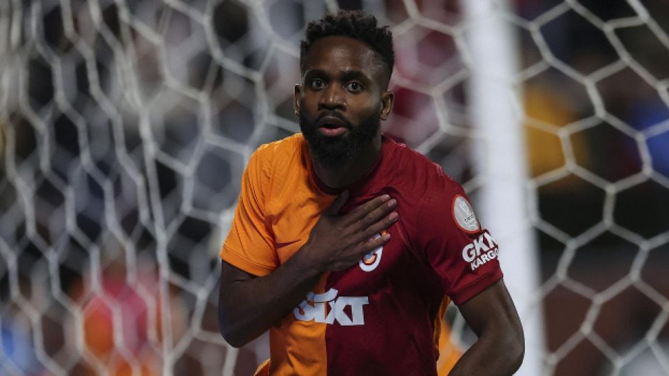 Galatasaray’da Bakambu Real Betis’e transfer oldu