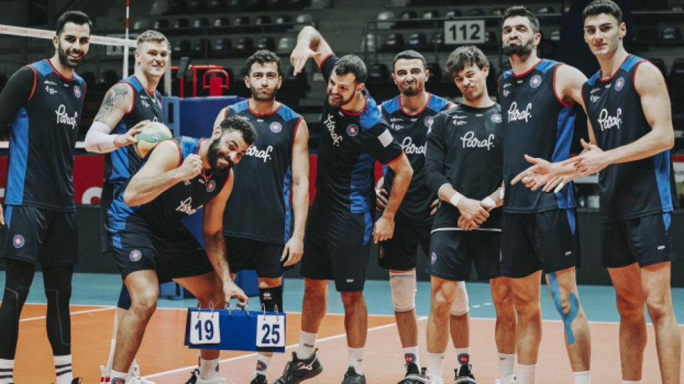 Halkbank çeyrek finalde